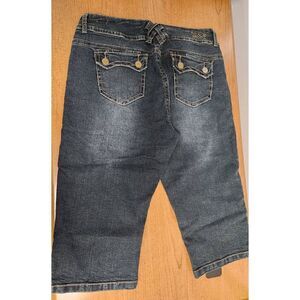 Bubblegum 16 Dark Blue denim capris. Measures approx 36 waist, 18 inseam and 11